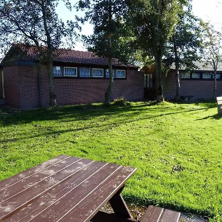 Ferienbungalow Mit Terrasse In Einem Kleinen Mit * Dirkshorn