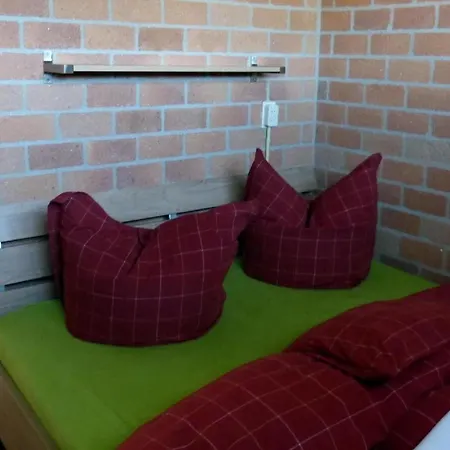 Ferienbungalow Mit Terrasse In Einem Kleinen Mit *