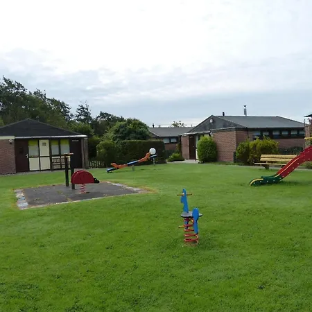 Ferienbungalow Mit Terrasse In Einem Kleinen Mit * Dirkshorn