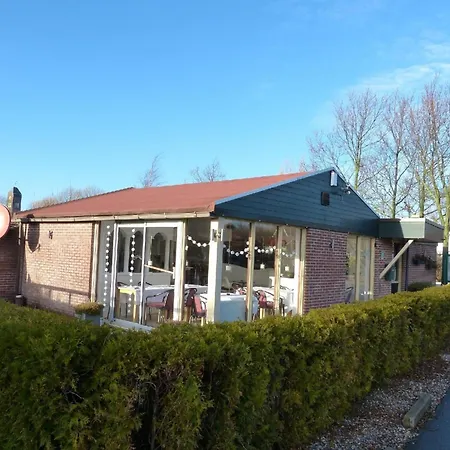Ferienbungalow Mit Terrasse In Einem Kleinen Mit 펜션 Dirkshorn