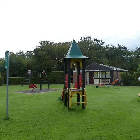 Ferienbungalow Mit Terrasse In Einem Kleinen Mit *