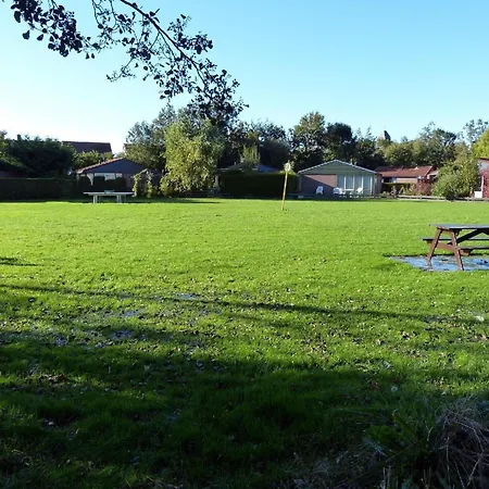 Ferienbungalow Mit Terrasse In Einem Kleinen Mit 펜션 *