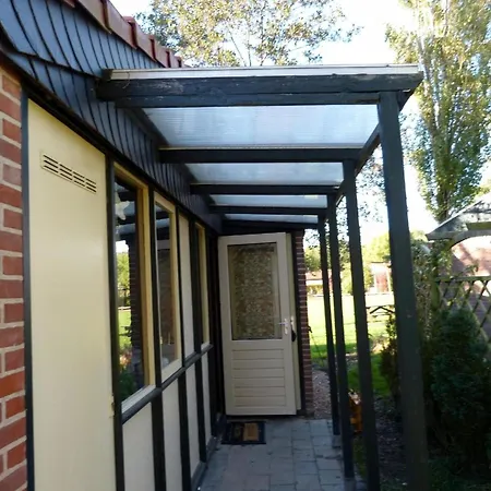 Ferienbungalow Mit Terrasse In Einem Kleinen Mit 펜션