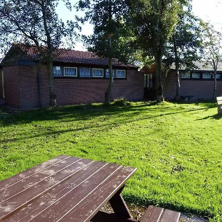 Ferienbungalow Mit Terrasse In Einem Kleinen Mit * Dirkshorn