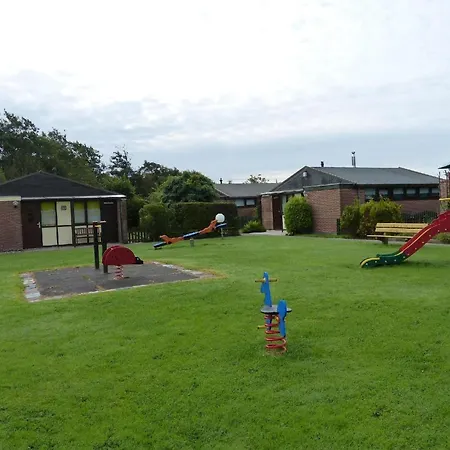 Ferienbungalow Mit Terrasse In Einem Kleinen Mit *